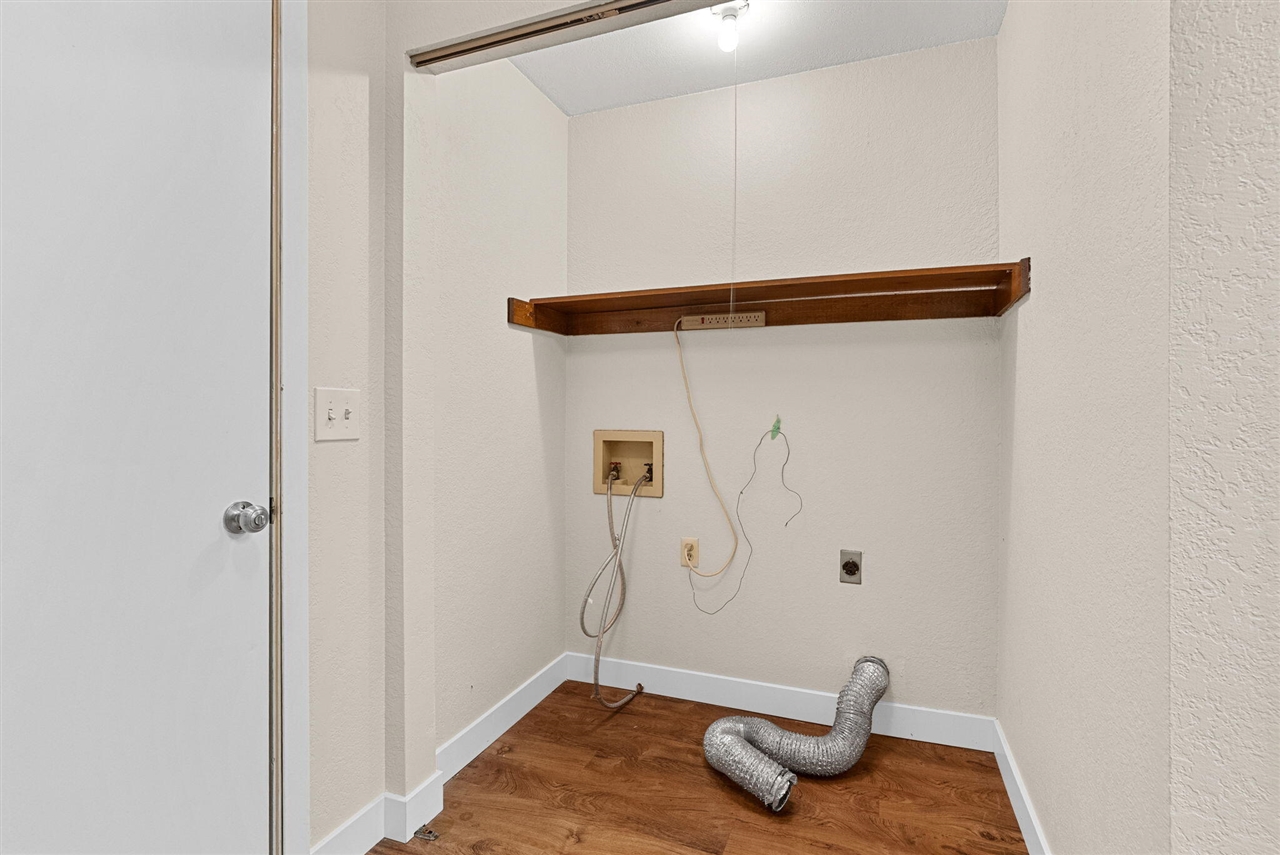 1016 Wedgewood Drive, Plainwell, MI, 49080-1278