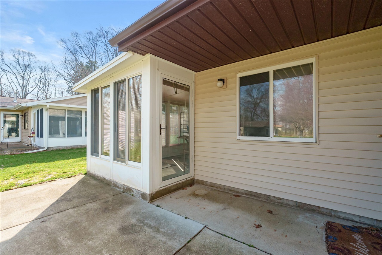 1016 Wedgewood Drive, Plainwell, MI, 49080-1278