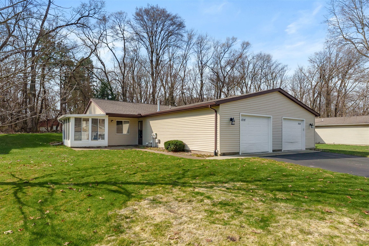 1016 Wedgewood Drive, Plainwell, MI, 49080-1278