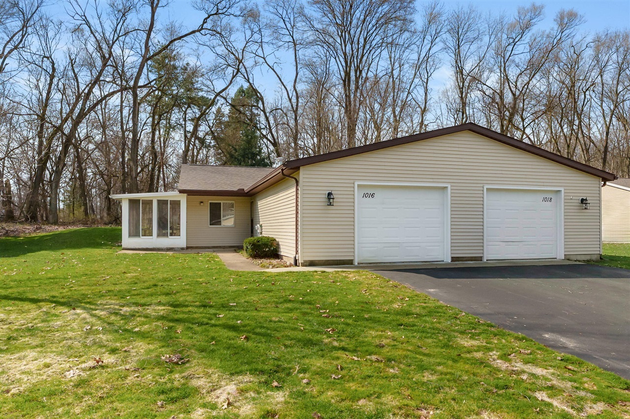 1016 Wedgewood Drive, Plainwell, MI, 49080-1278