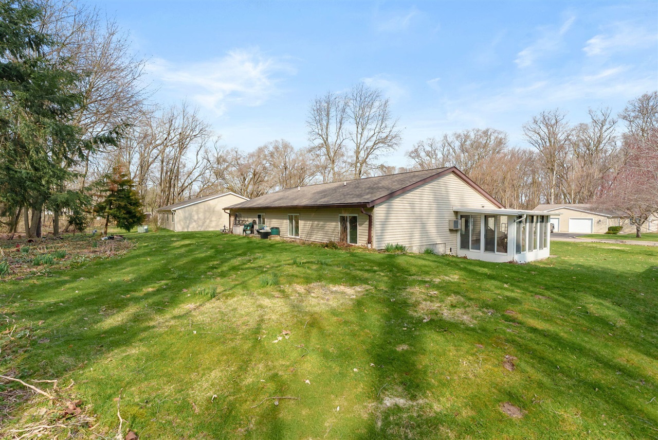 1016 Wedgewood Drive, Plainwell, MI, 49080-1278