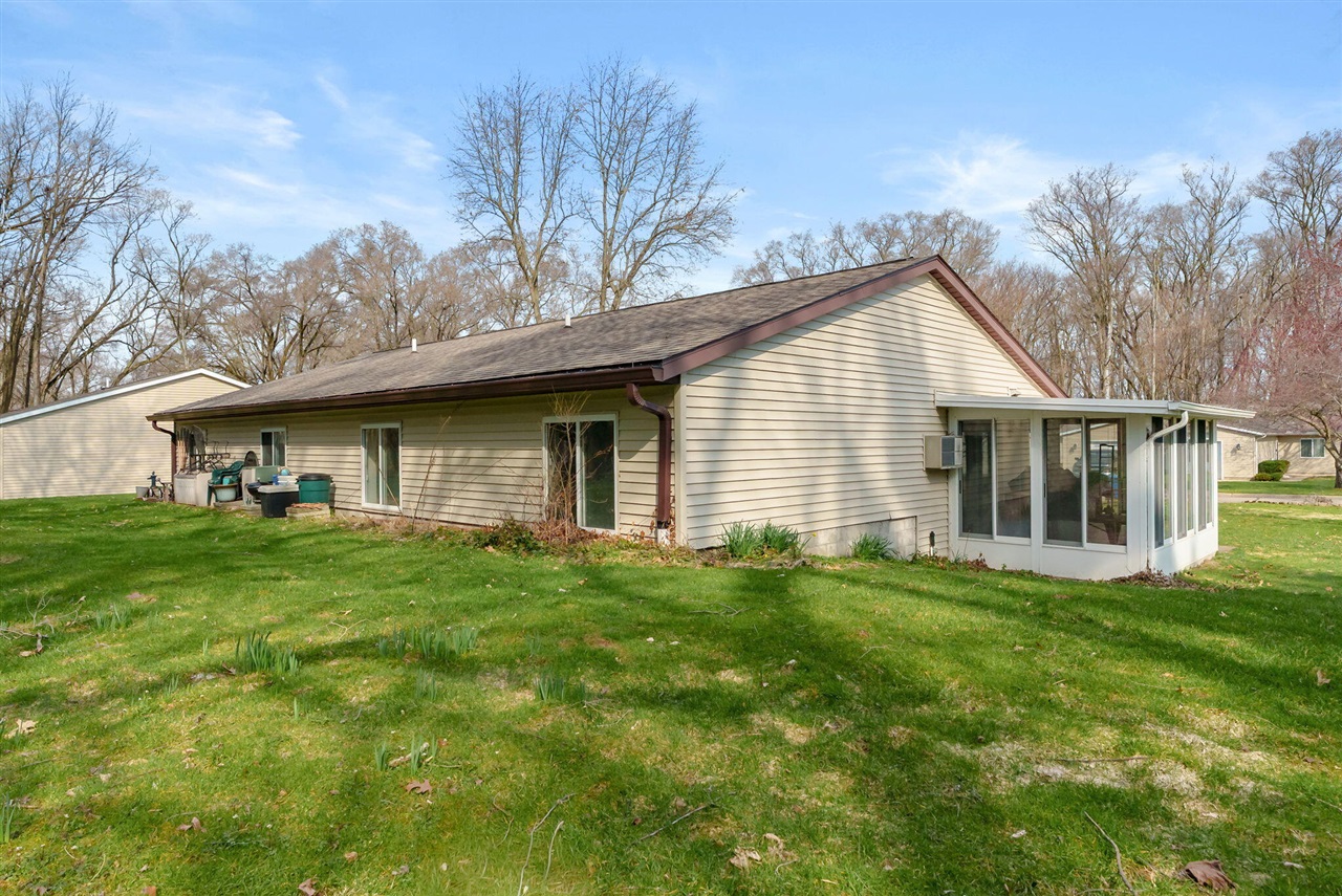 1016 Wedgewood Drive, Plainwell, MI, 49080-1278