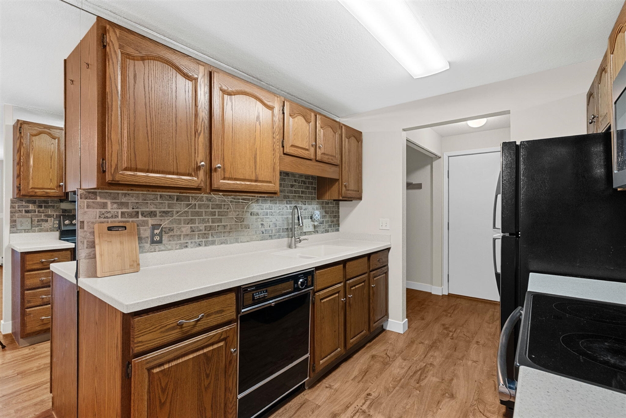 1016 Wedgewood Drive, Plainwell, MI, 49080-1278