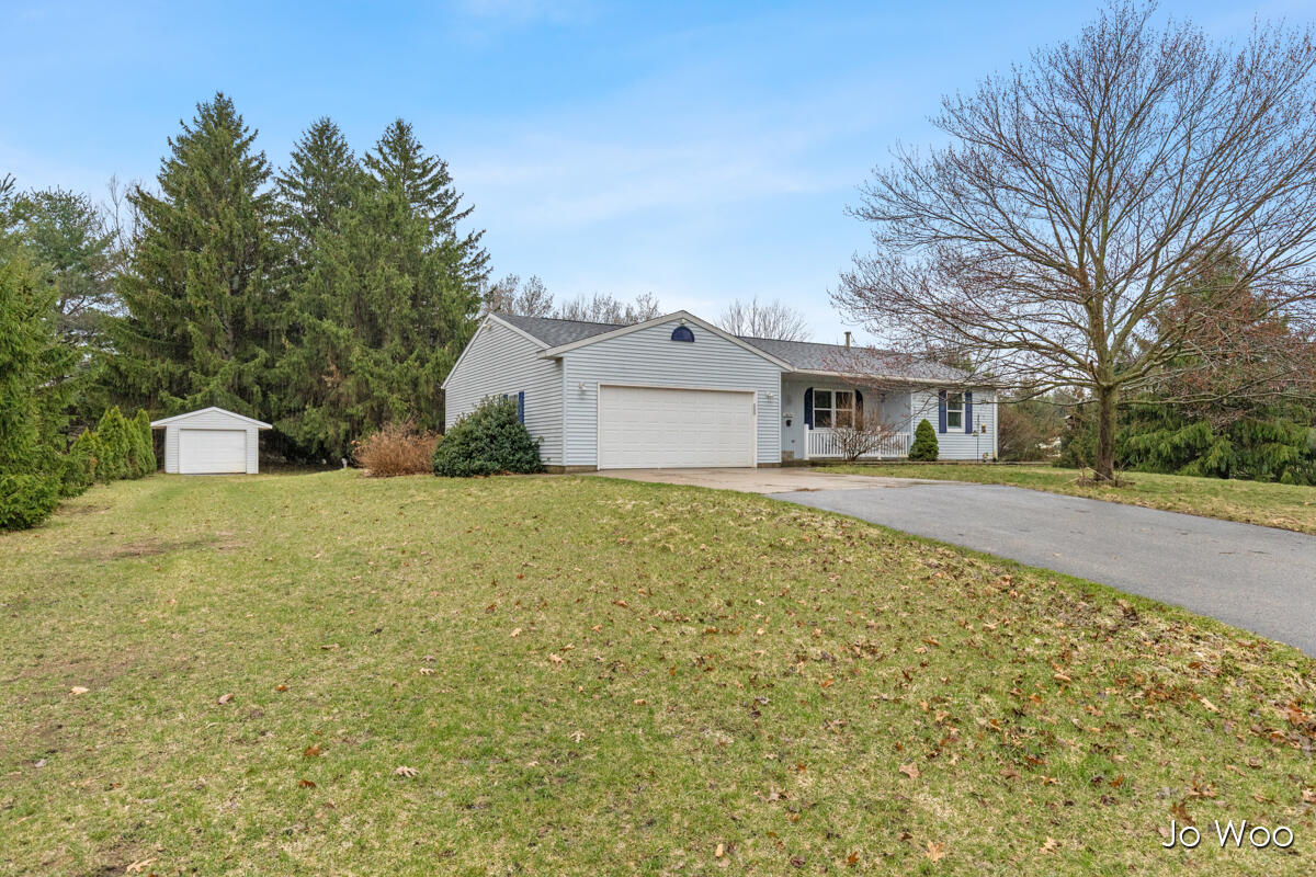 9020 Warner Street, Allendale, MI, 49401-7552