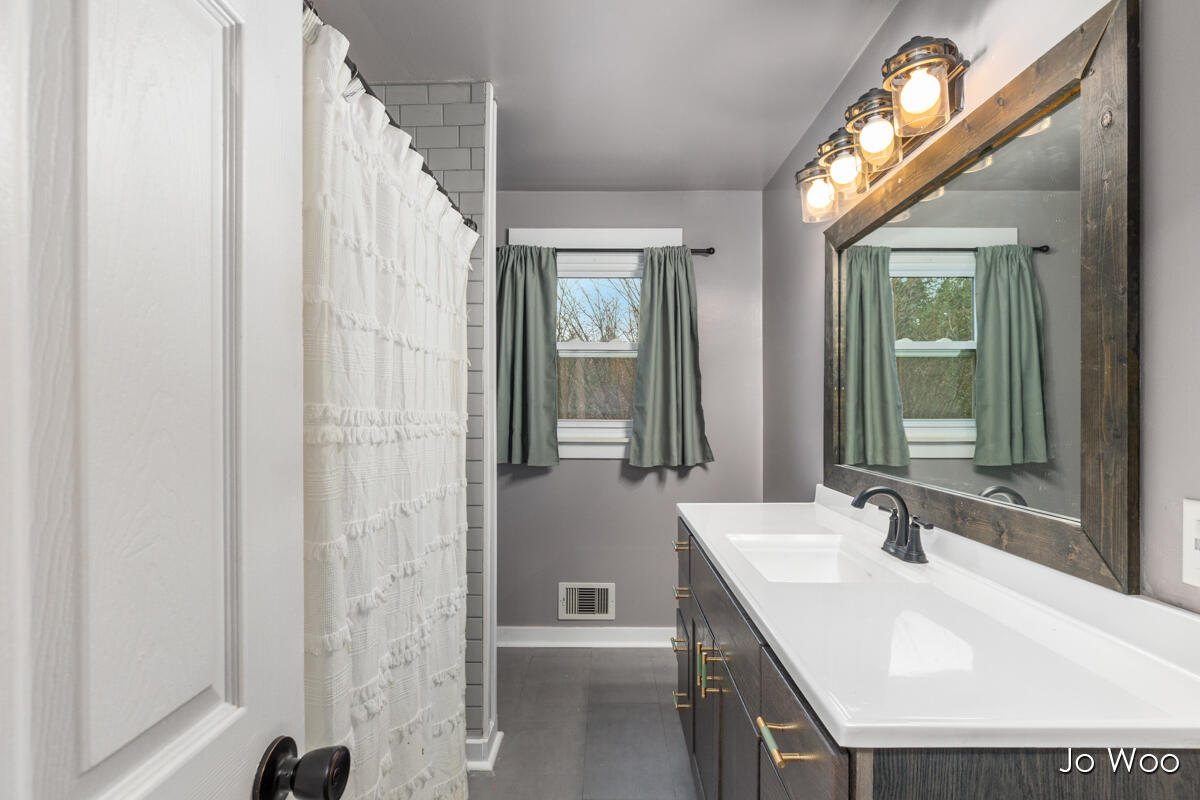 9020 Warner Street, Allendale, MI, 49401-7552