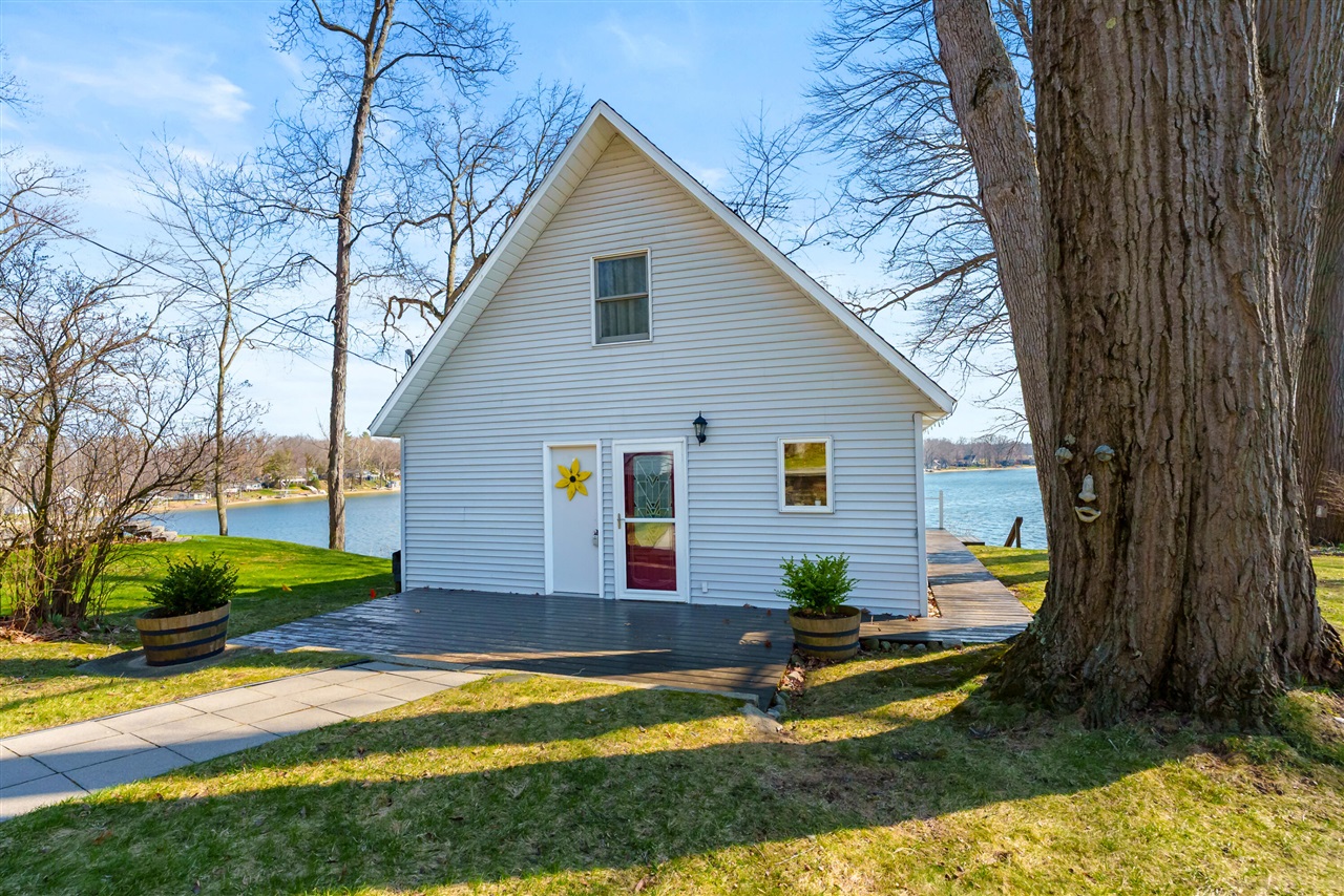 27965 North Street, Gobles, MI, 49055-9267