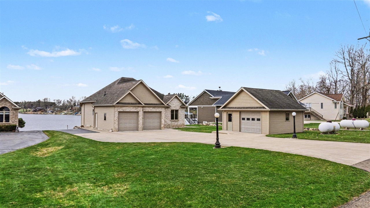 48855 Howard Drive, Lawrence, MI, 49064