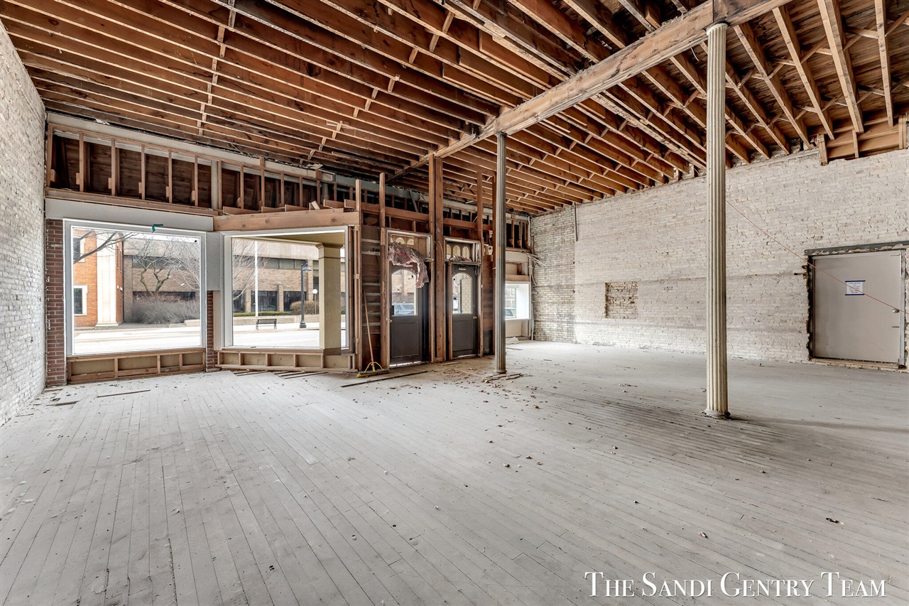 224 Washington Avenue, Grand Haven, MI, 49417-1357