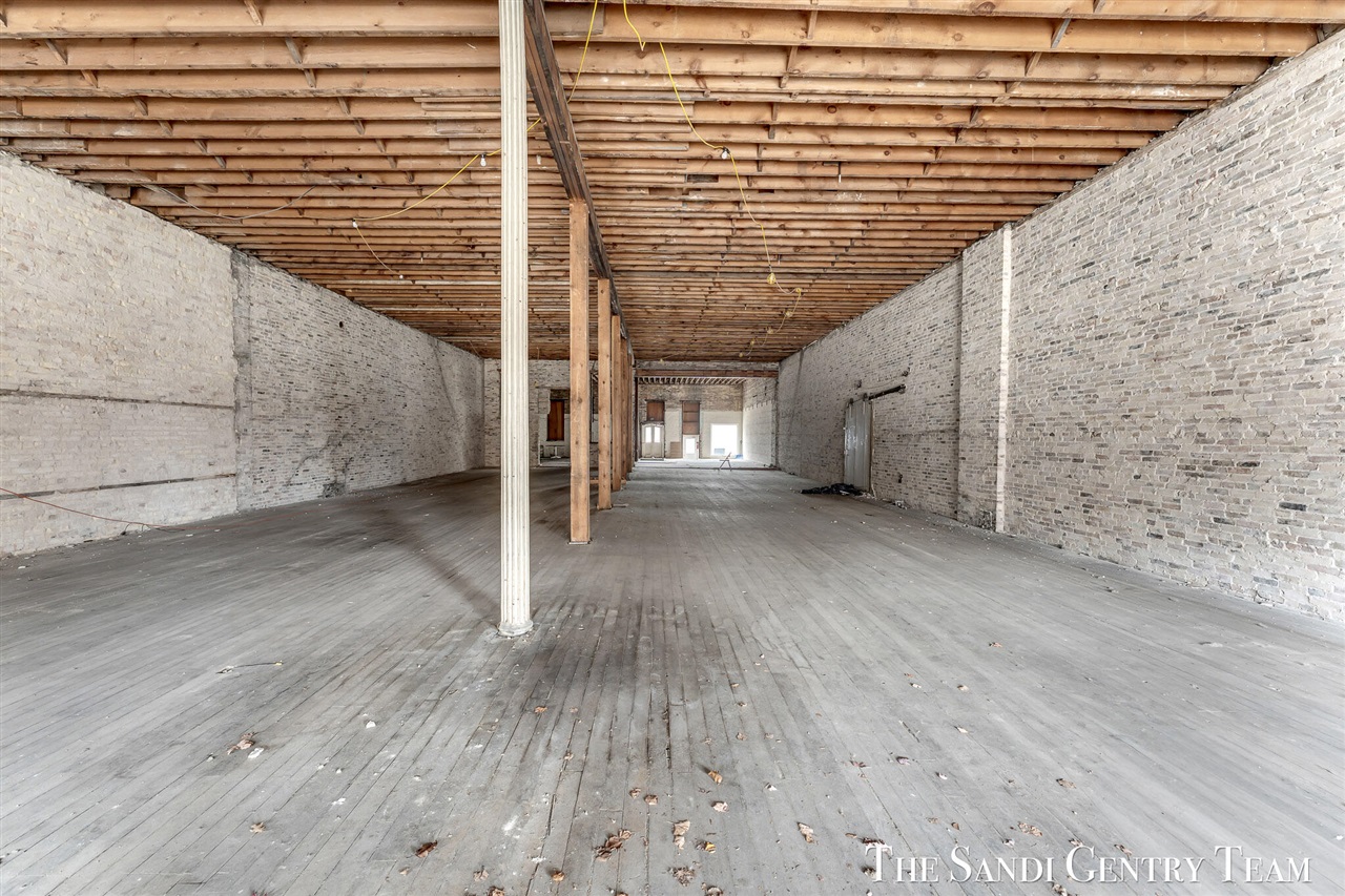 224 Washington Avenue, Grand Haven, MI, 49417-1357