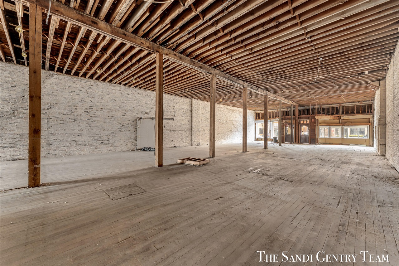 224 Washington Avenue, Grand Haven, MI, 49417-1357