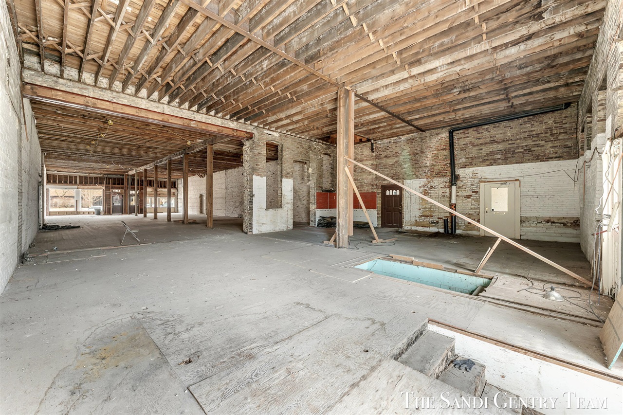 224 Washington Avenue, Grand Haven, MI, 49417-1357