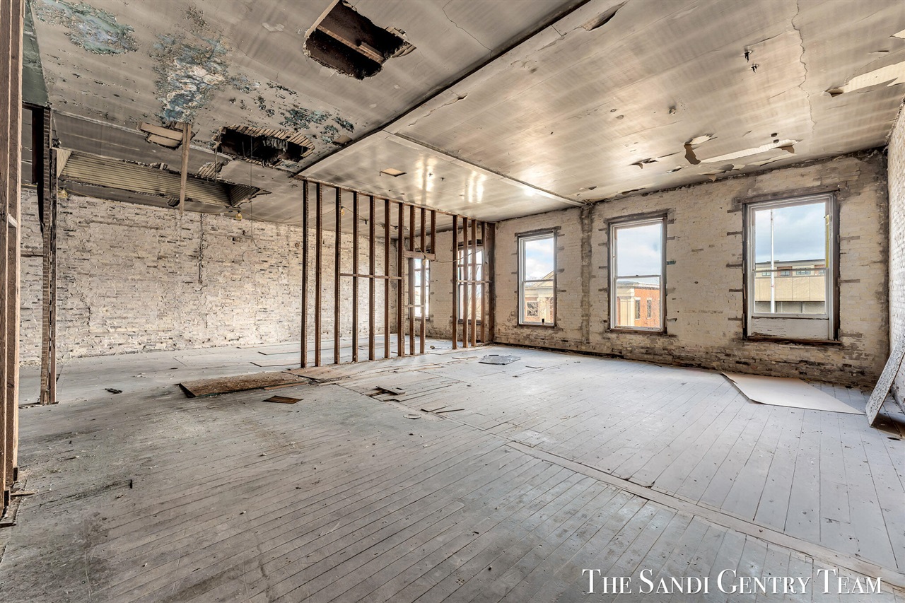 224 Washington Avenue, Grand Haven, MI, 49417-1357