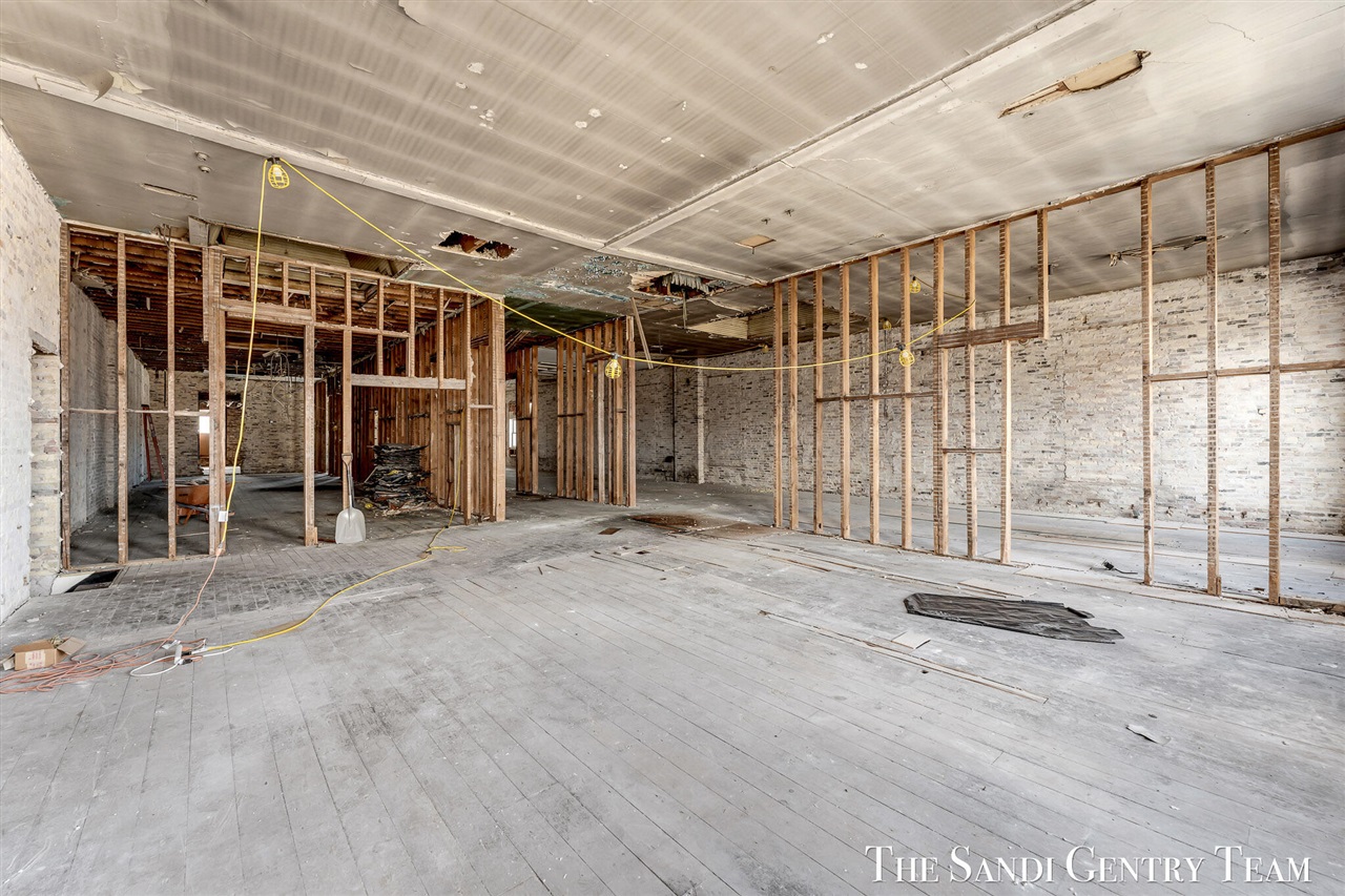 224 Washington Avenue, Grand Haven, MI, 49417-1357