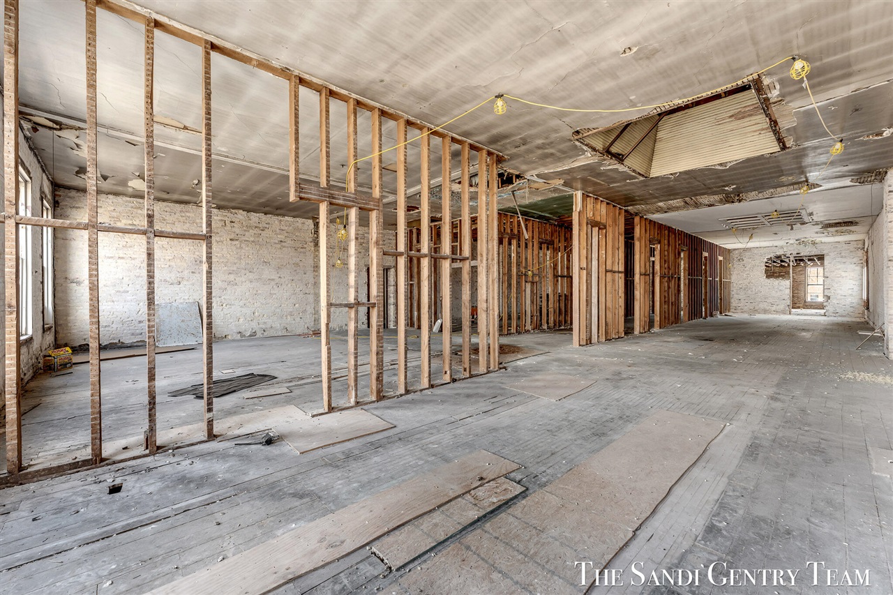 224 Washington Avenue, Grand Haven, MI, 49417-1357