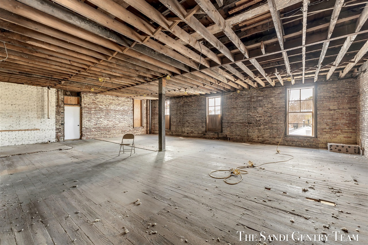 224 Washington Avenue, Grand Haven, MI, 49417-1357