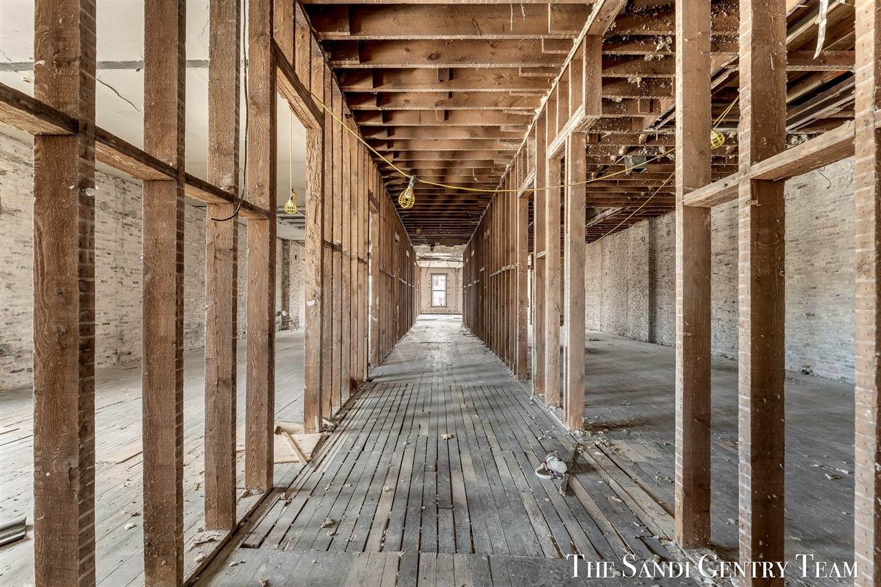 224 Washington Avenue, Grand Haven, MI, 49417-1357