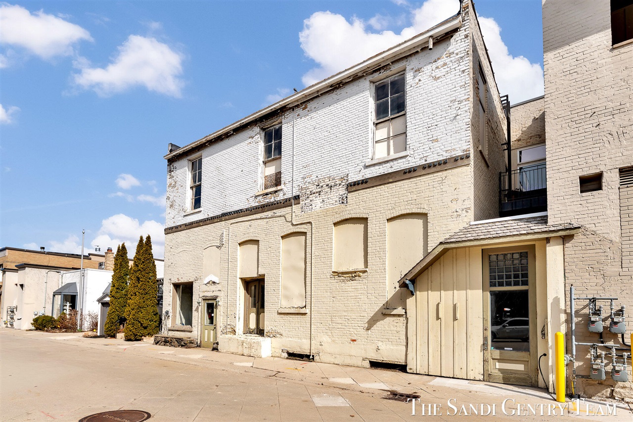 224 Washington Avenue, Grand Haven, MI, 49417-1357