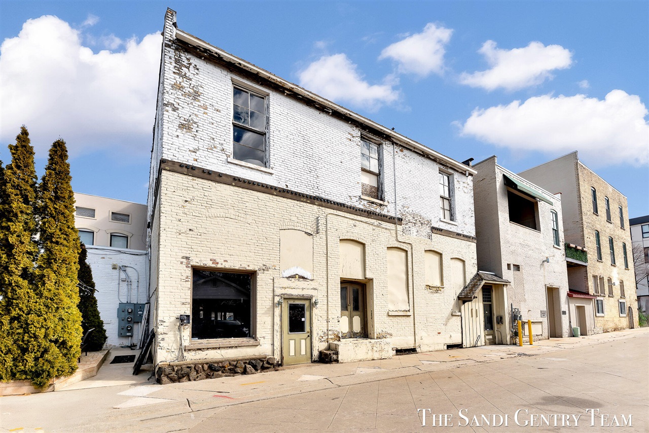 224 Washington Avenue, Grand Haven, MI, 49417-1357