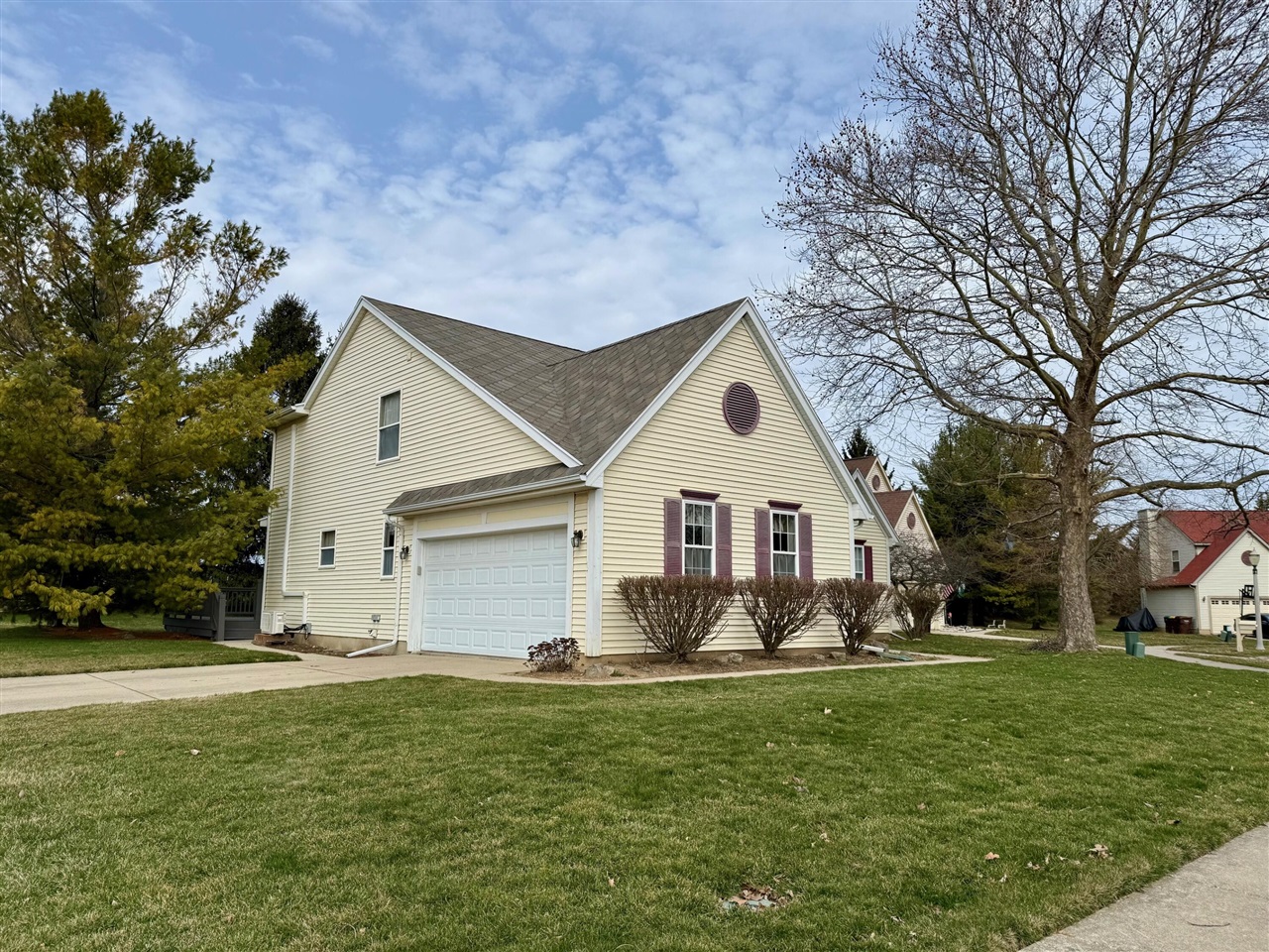 1975 Hollowbrook Drive, Holt, MI, 48842-8637