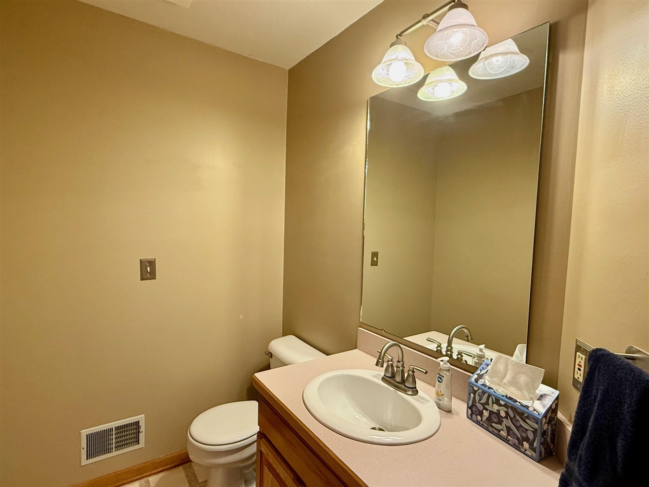 1975 Hollowbrook Drive, Holt, MI, 48842-8637