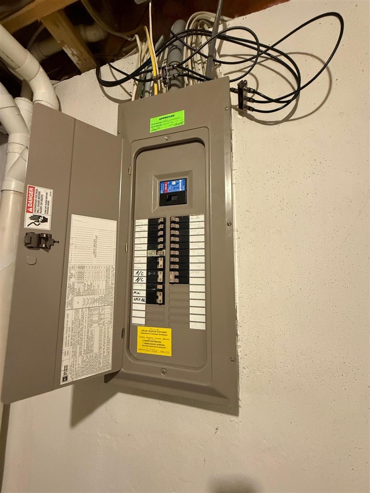 1975 Hollowbrook Drive, Holt, MI, 48842-8637