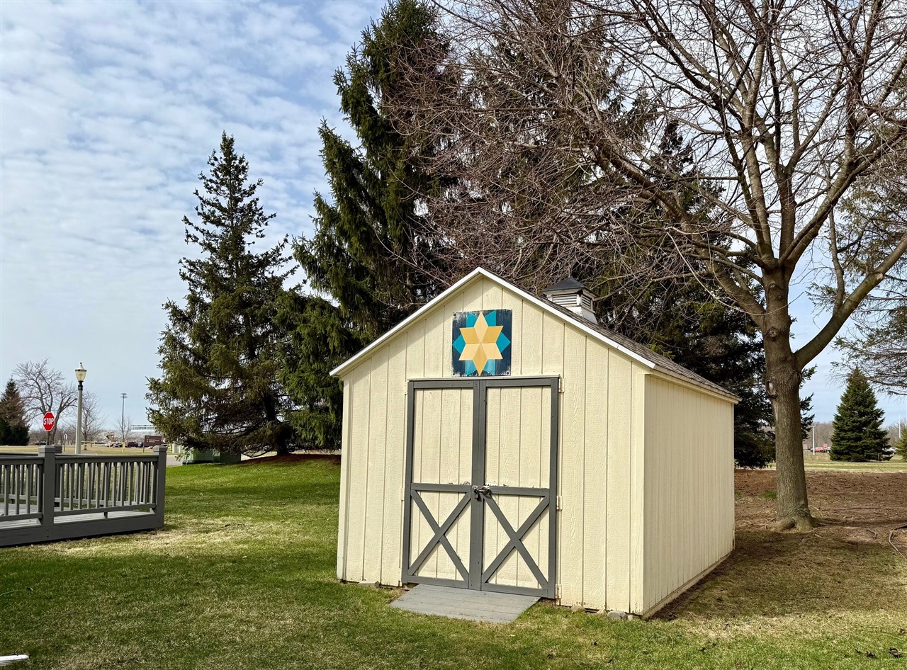 1975 Hollowbrook Drive, Holt, MI, 48842-8637