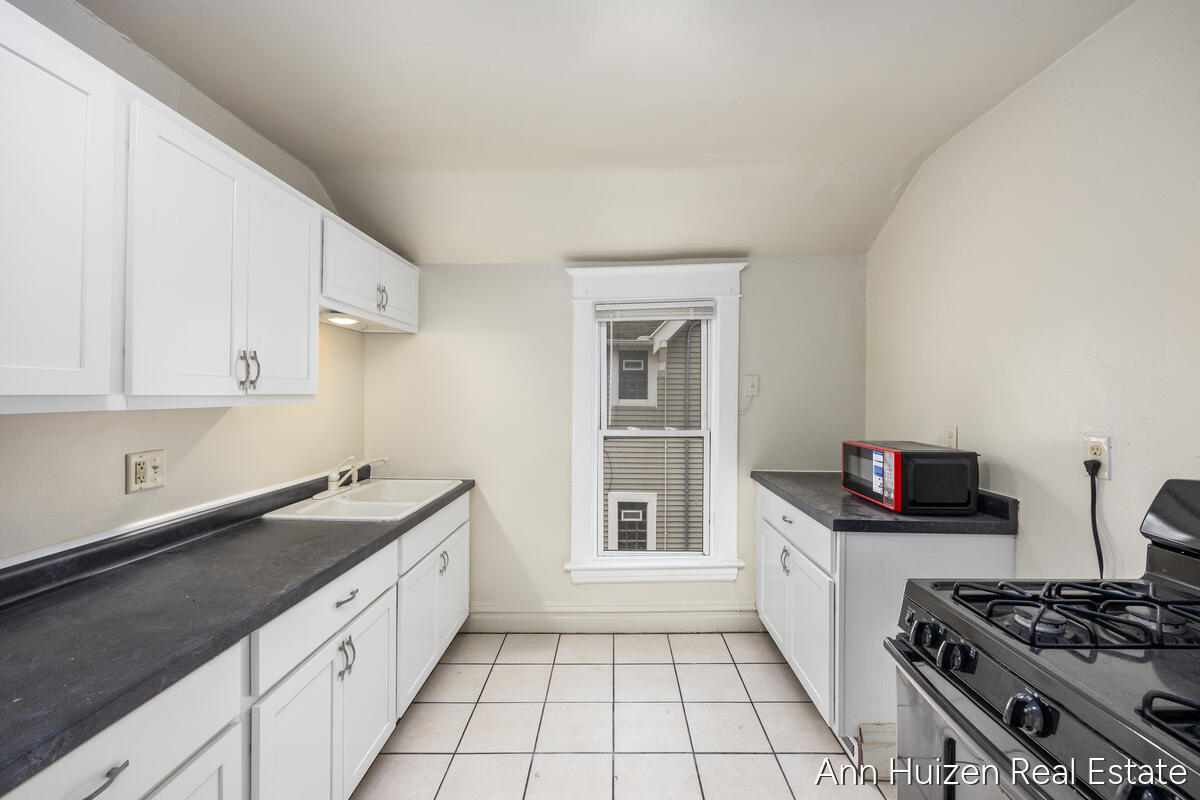 727 Union Avenue, Grand Rapids, MI, 49503-5429