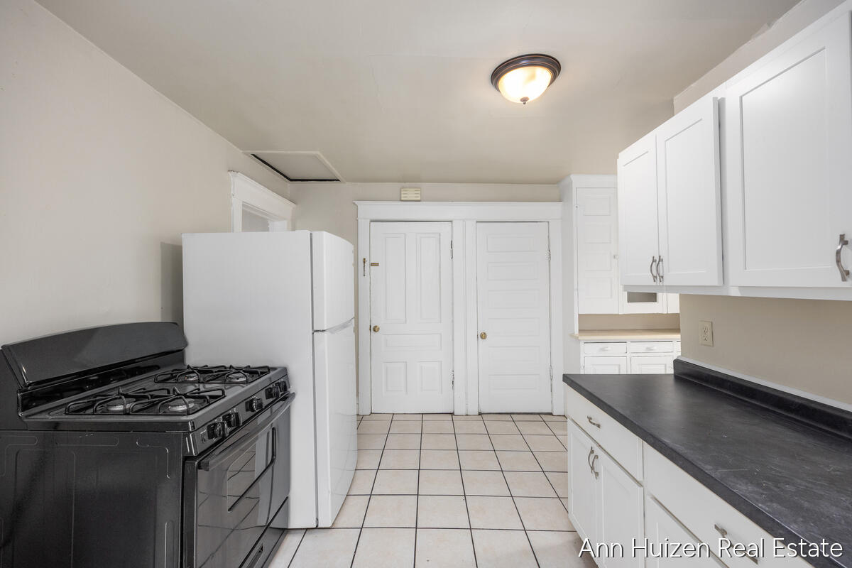 727 Union Avenue, Grand Rapids, MI, 49503-5429