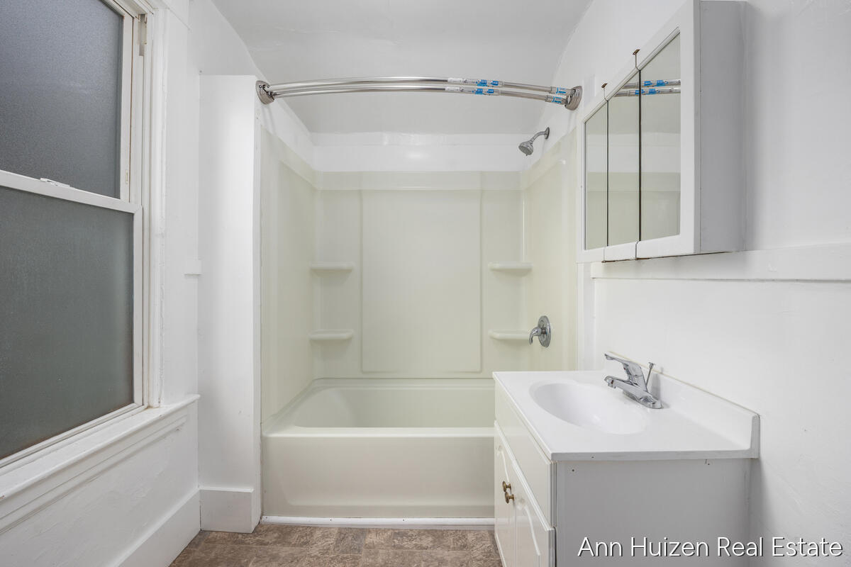 727 Union Avenue, Grand Rapids, MI, 49503-5429