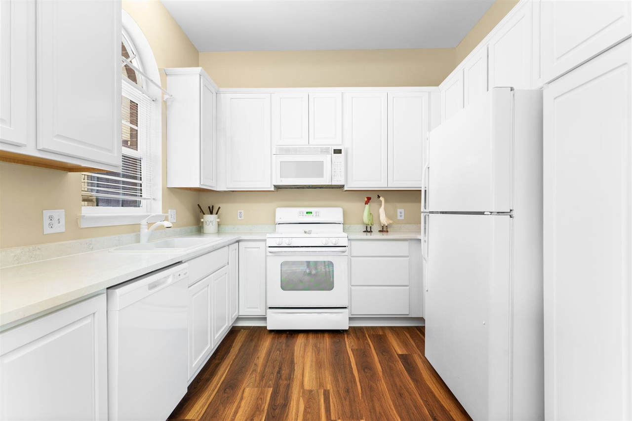 9475 Lakeside Drive, Ypsilanti, MI, 48197-6173