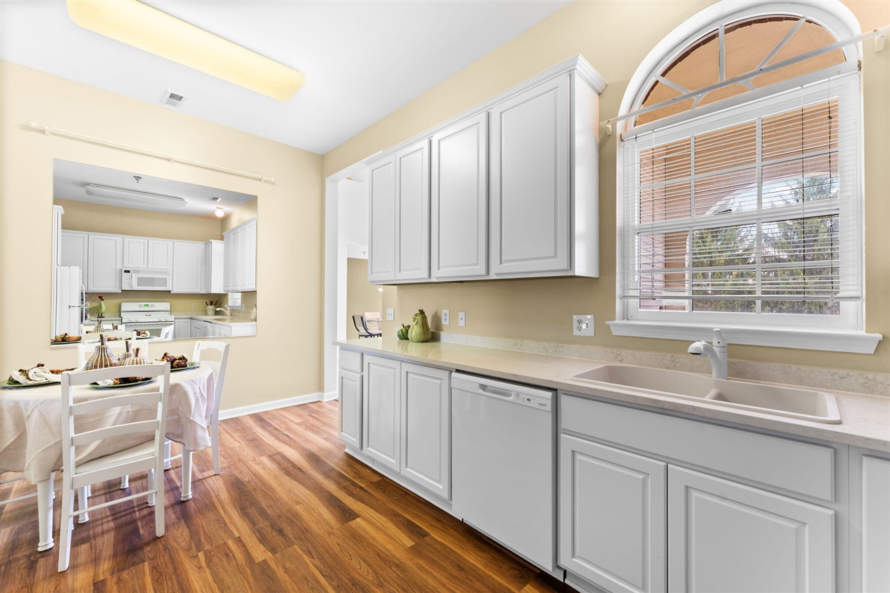 9475 Lakeside Drive, Ypsilanti, MI, 48197-6173