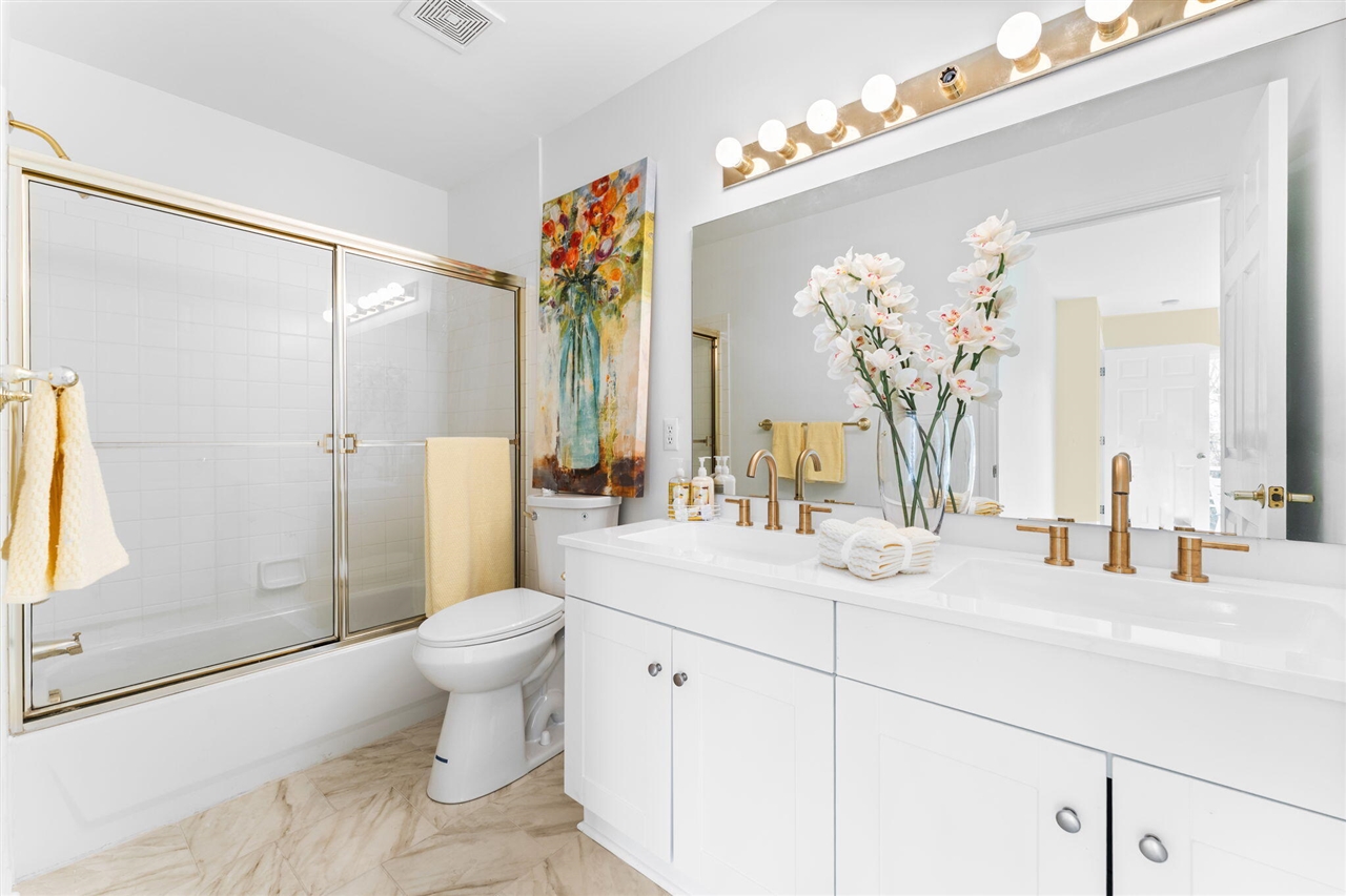 9475 Lakeside Drive, Ypsilanti, MI, 48197-6173