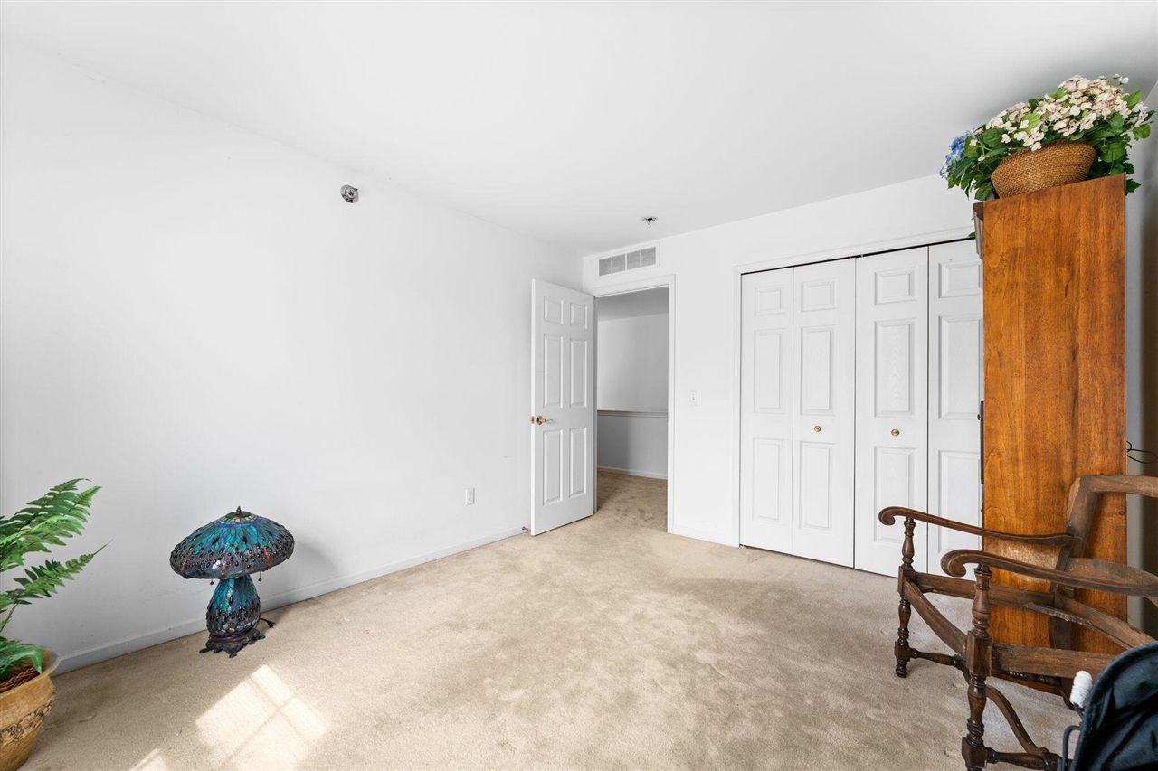 9475 Lakeside Drive, Ypsilanti, MI, 48197-6173