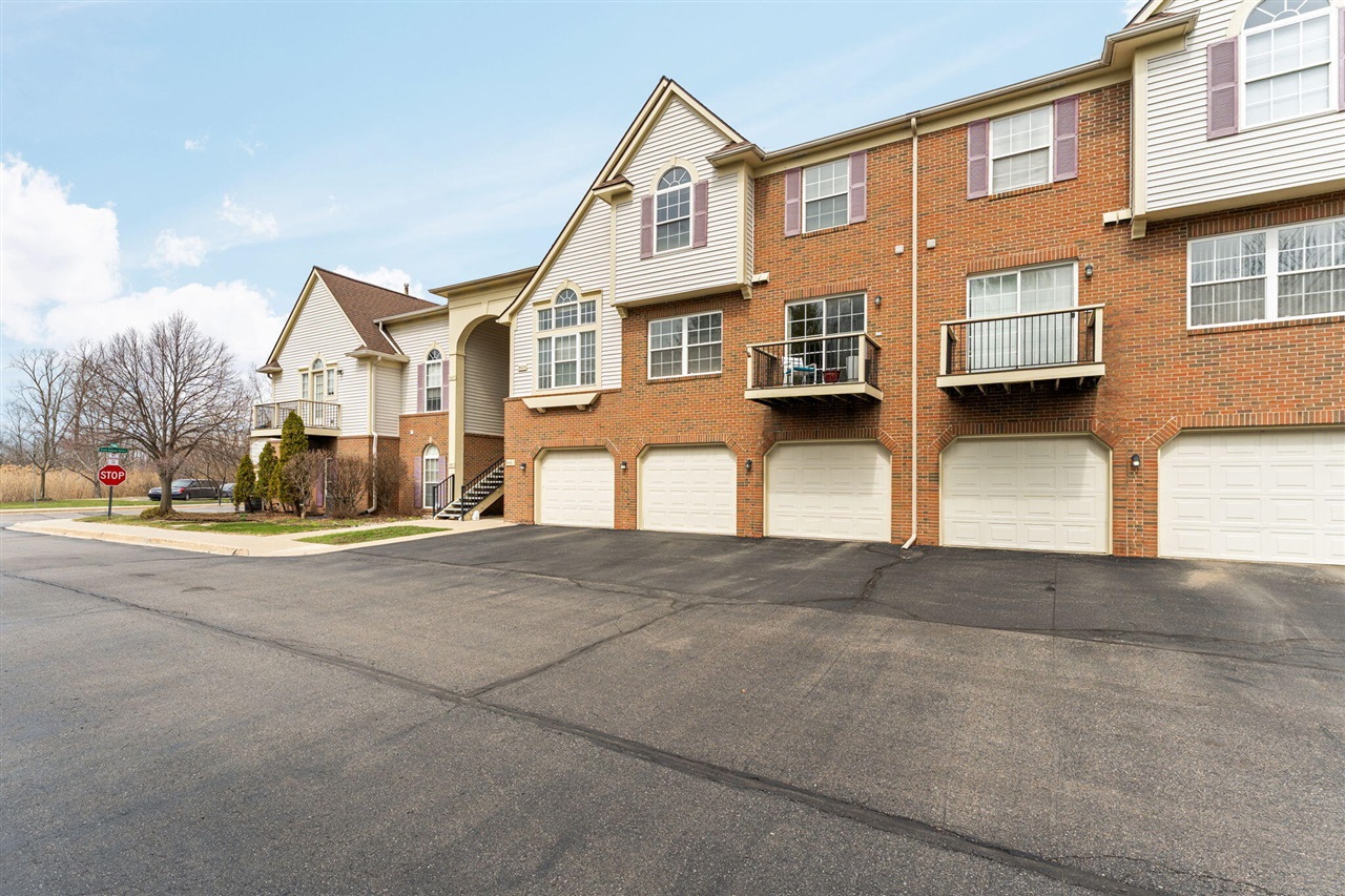 9475 Lakeside Drive, Ypsilanti, MI, 48197-6173