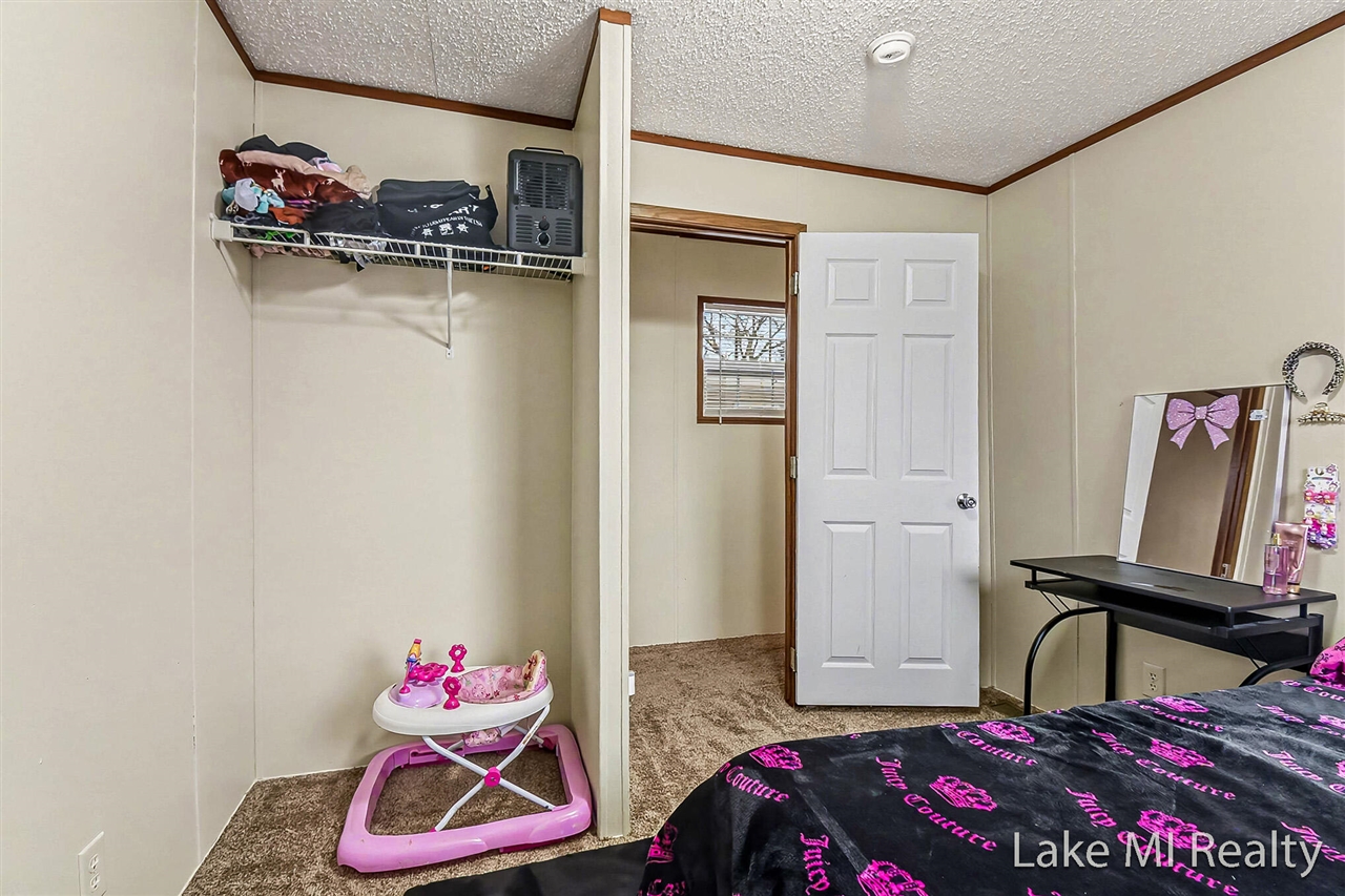 224 S Kenbrook Street, Grand Rapids, MI, 49548