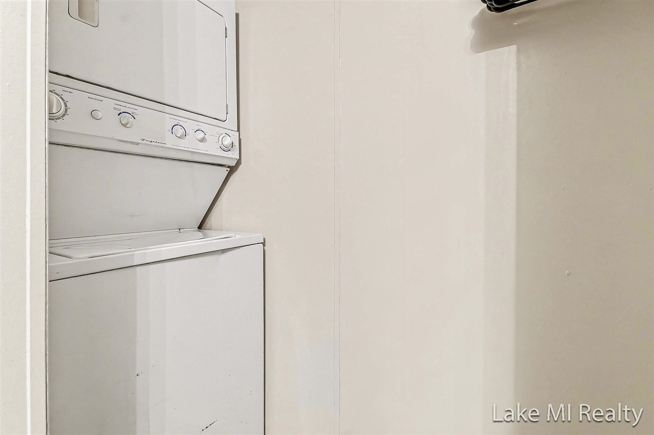 224 S Kenbrook Street, Grand Rapids, MI, 49548