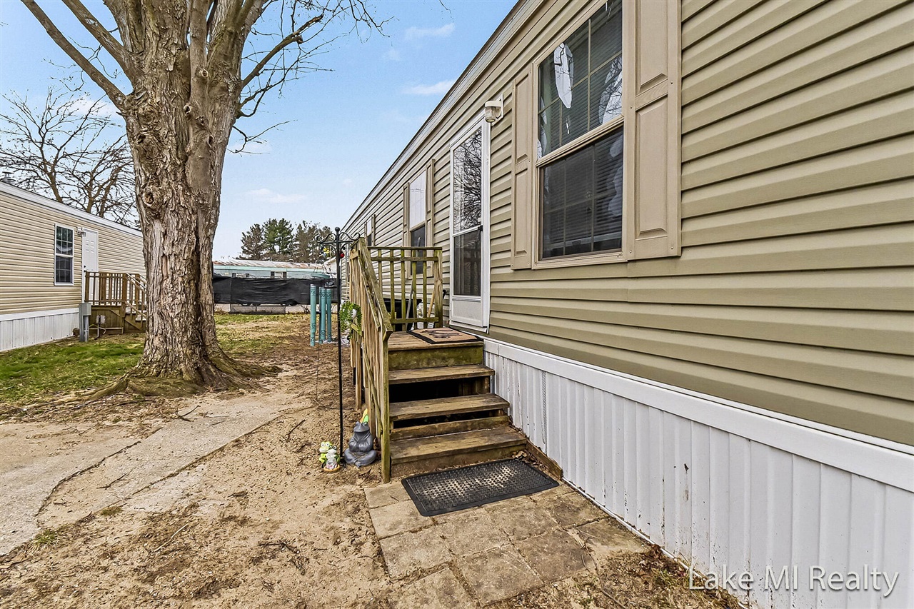 224 S Kenbrook Street, Grand Rapids, MI, 49548