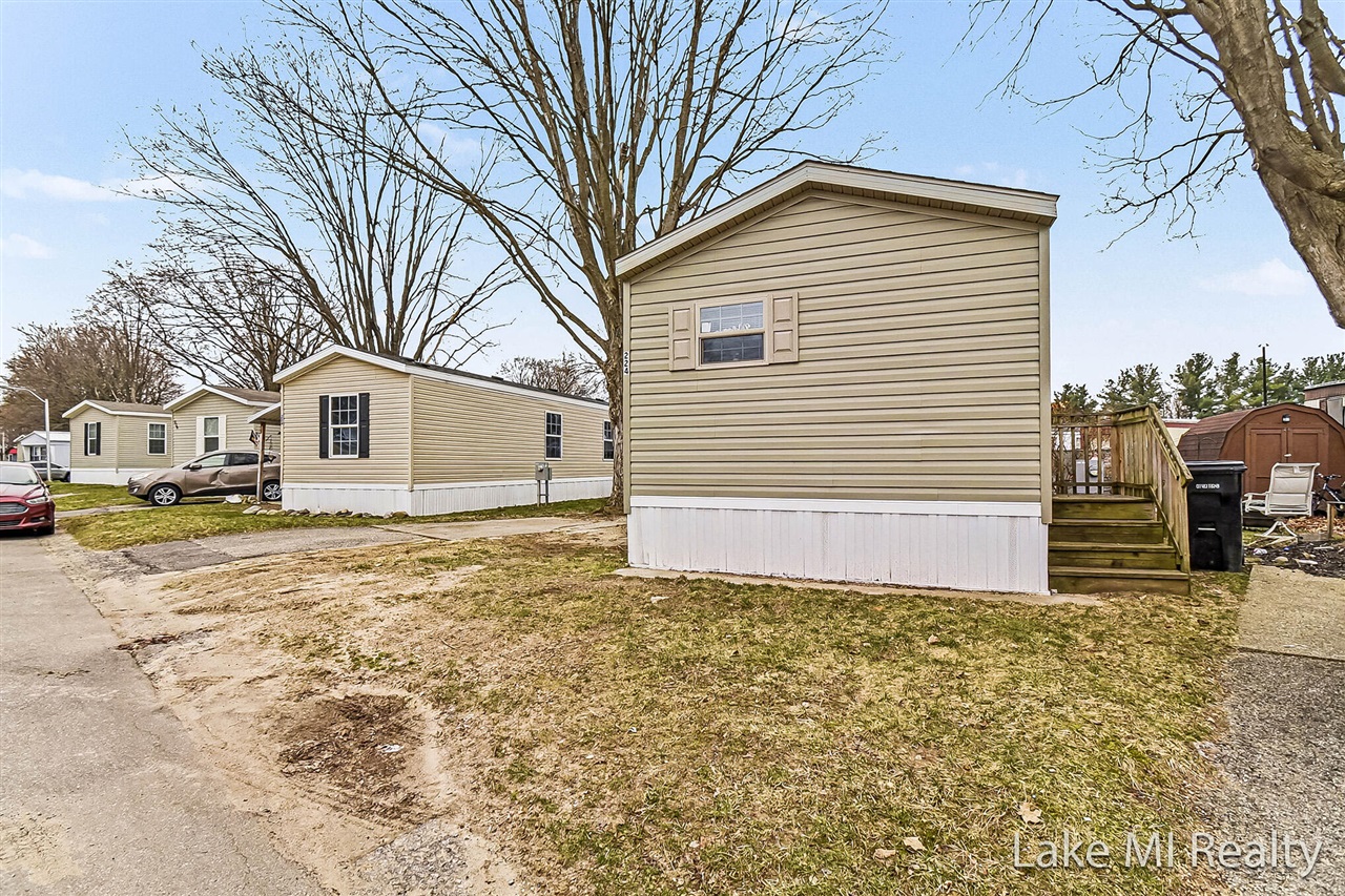 224 S Kenbrook Street, Grand Rapids, MI, 49548