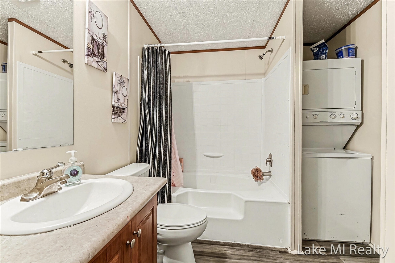 224 S Kenbrook Street, Grand Rapids, MI, 49548