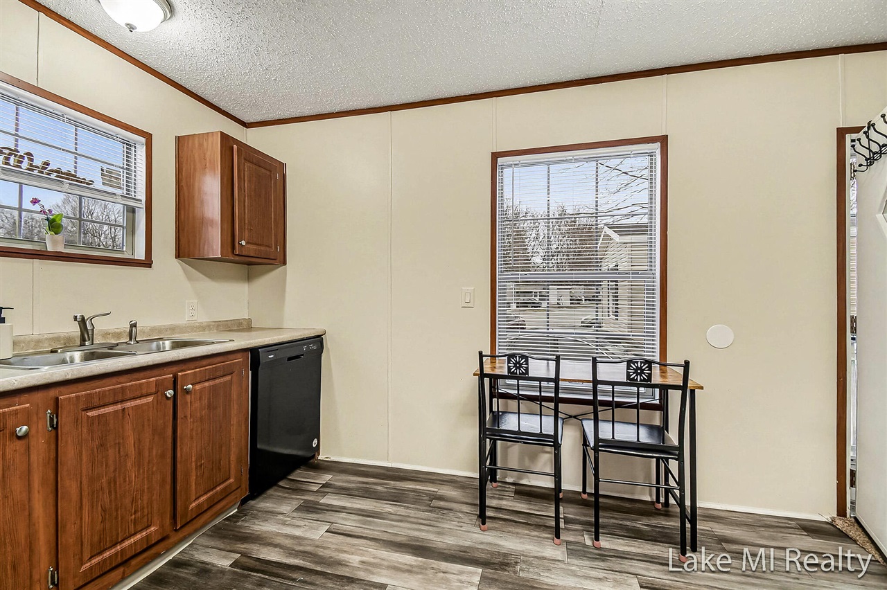 224 S Kenbrook Street, Grand Rapids, MI, 49548