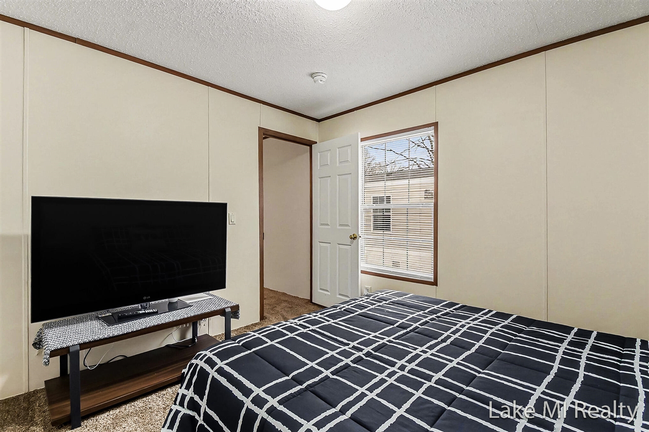 224 S Kenbrook Street, Grand Rapids, MI, 49548