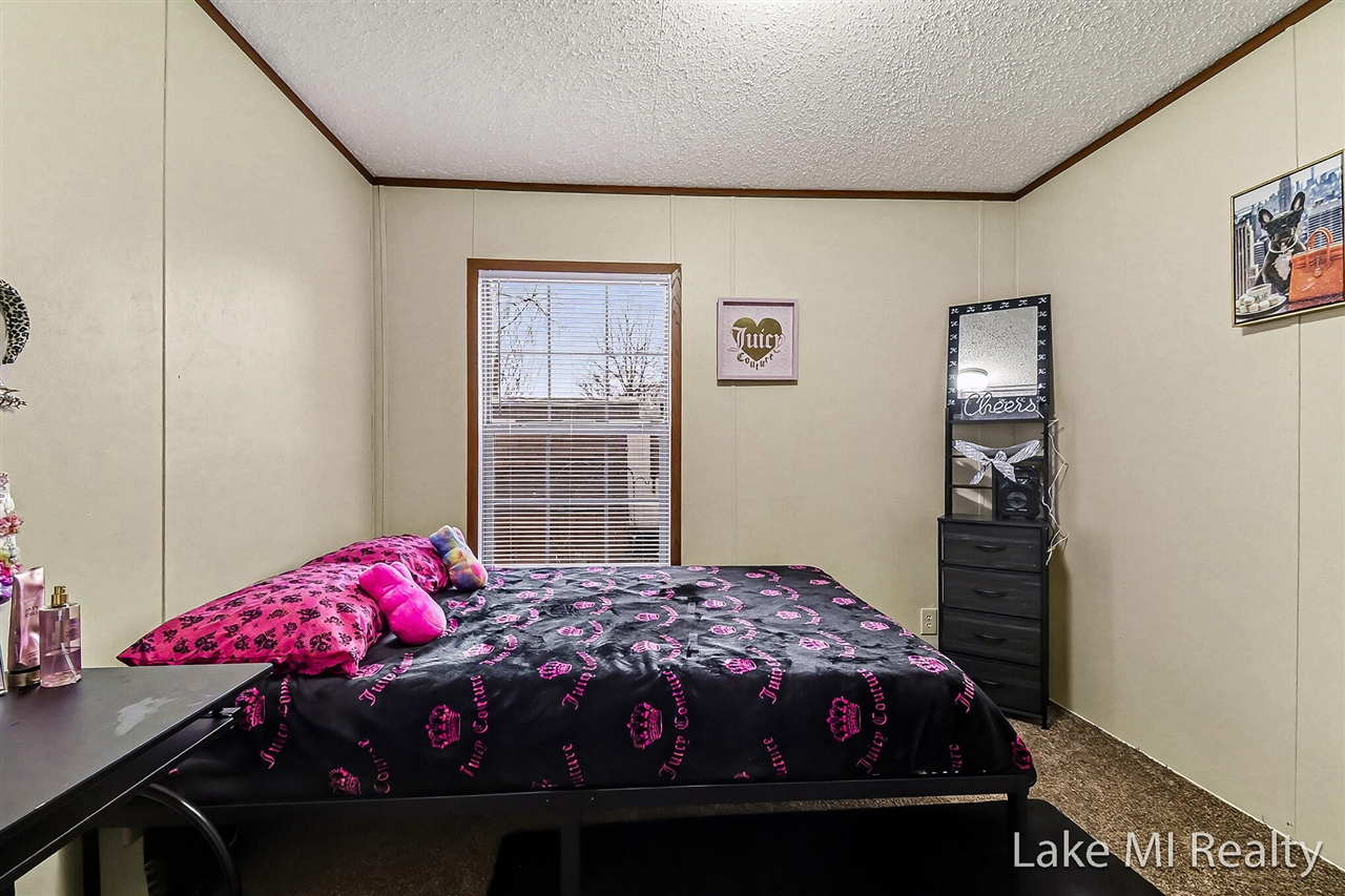 224 S Kenbrook Street, Grand Rapids, MI, 49548