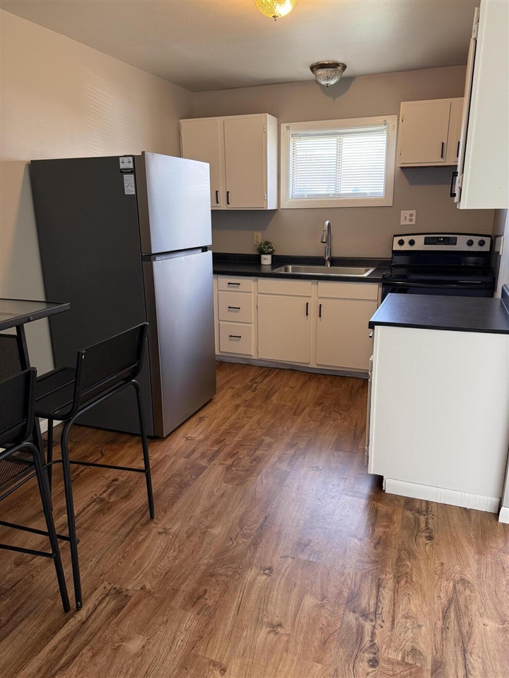 1020-1022 Avondale Circle, Kalamazoo, MI, 49048-1104