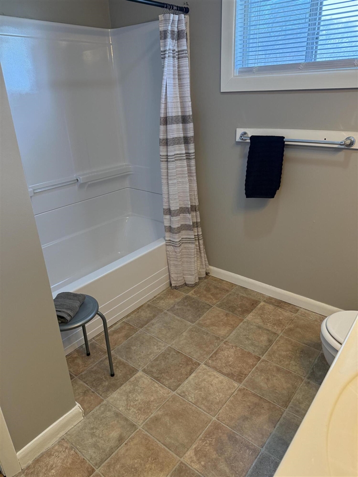 1020-1022 Avondale Circle, Kalamazoo, MI, 49048-1104