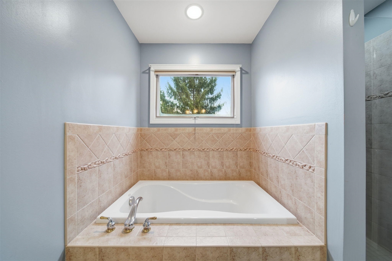 11085 Village Lane, Clinton, MI, 49236