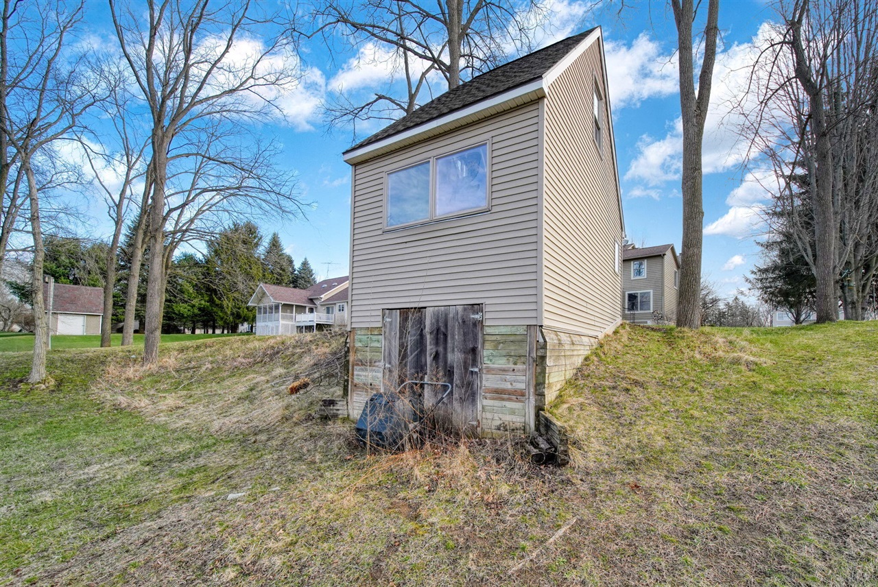 11085 Village Lane, Clinton, MI, 49236