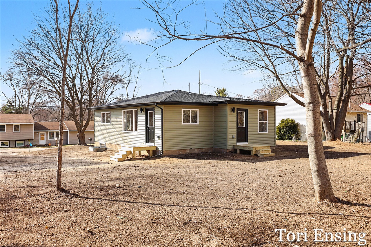 914 N Edgewood Street, Greenville, MI, 48838-1431