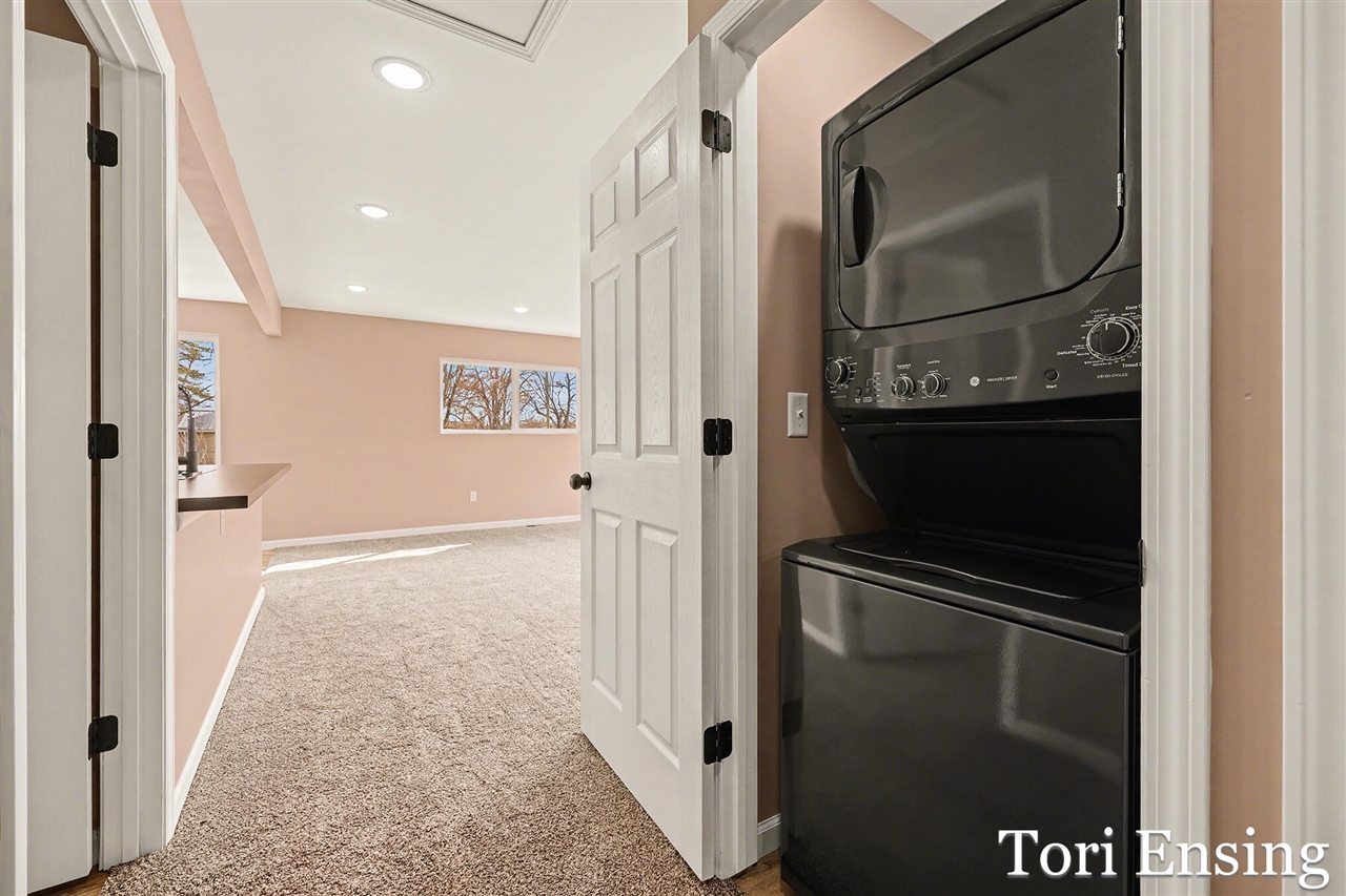 914 N Edgewood Street, Greenville, MI, 48838-1431