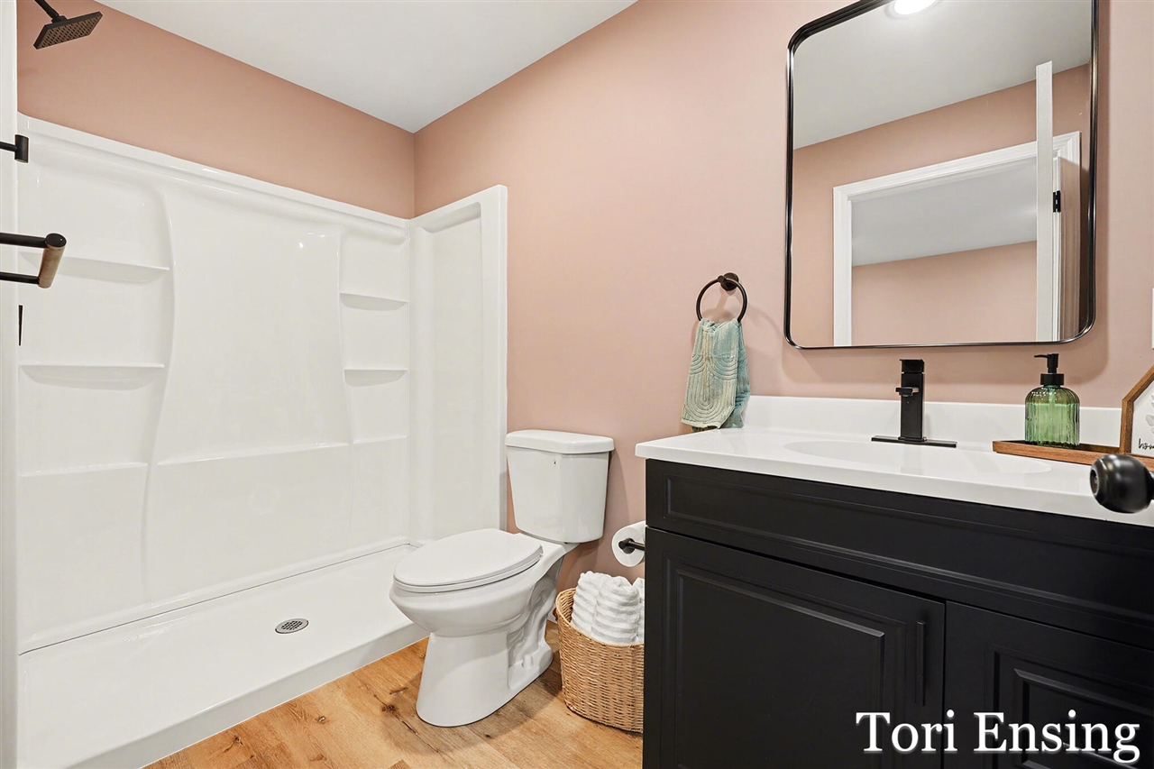 914 N Edgewood Street, Greenville, MI, 48838-1431