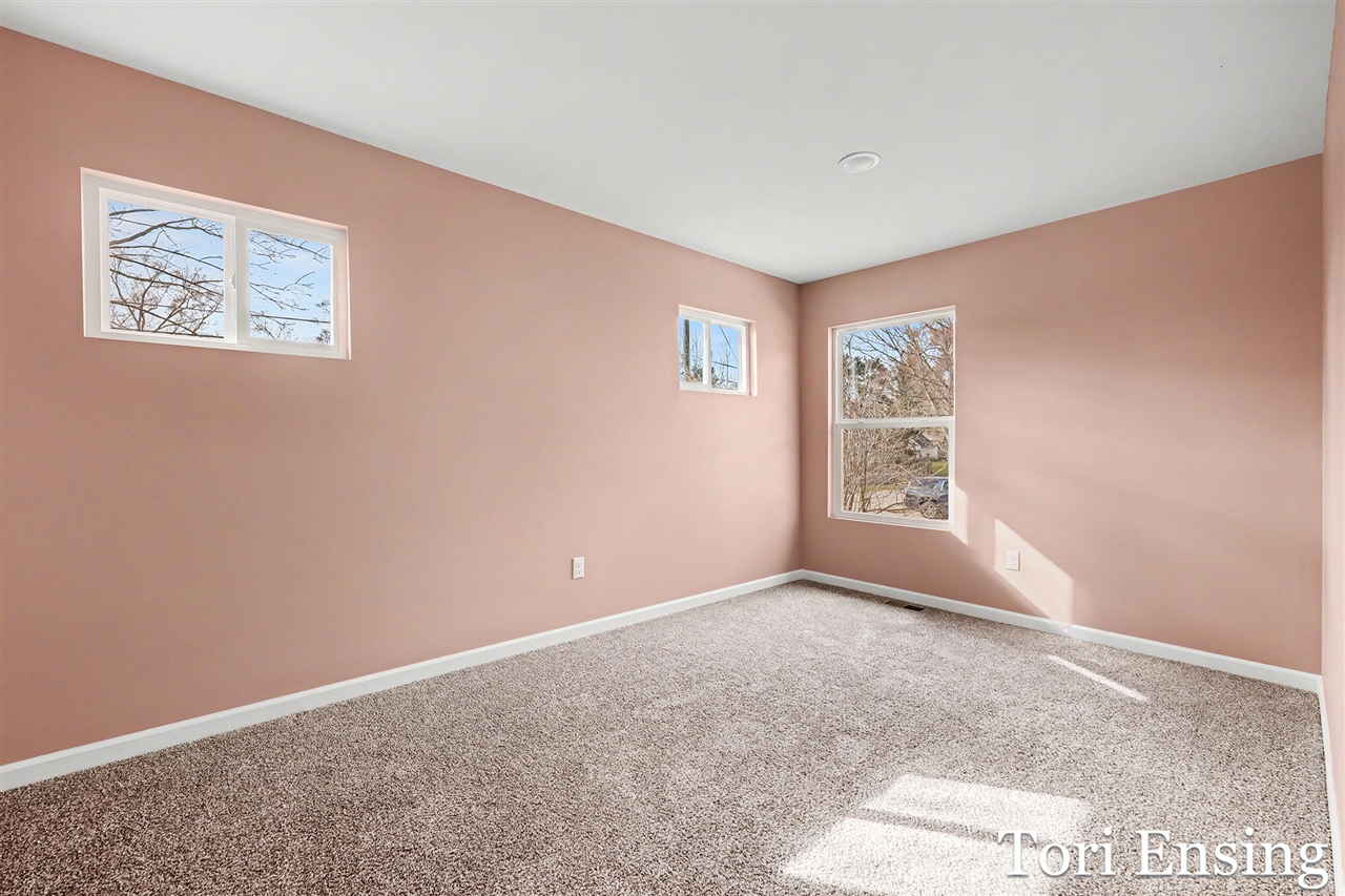 914 N Edgewood Street, Greenville, MI, 48838-1431